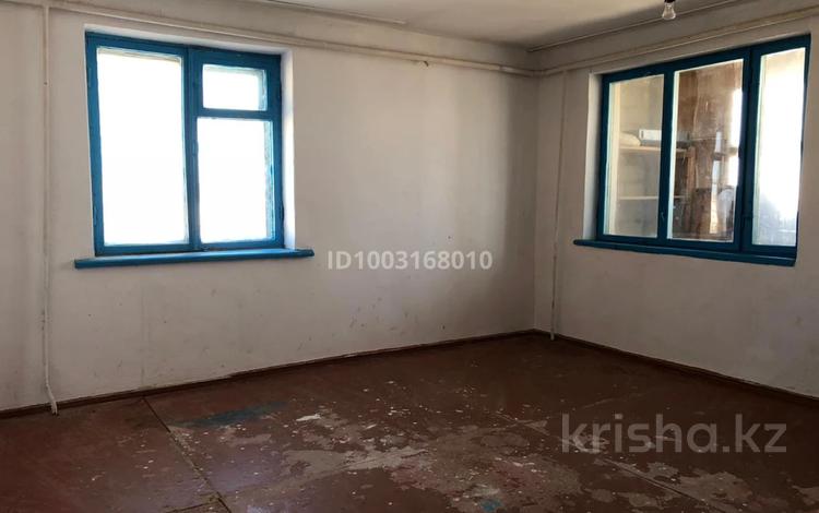 4-комнатная квартира · 102 м² · 2/2 этаж, 2 5 за 8 млн ₸ в Курыке — фото 2