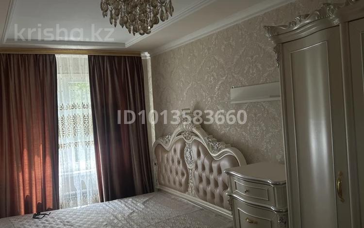 3-комнатная квартира · 65 м² · 2/5 этаж, 8-й микрорайон 13 — ул Уркимбаева за 240 000 ₸ в Шымкенте, Туран р-н — фото 2