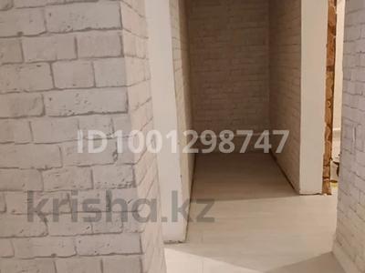 Отдельный дом · 4 комнаты · 90 м² · 10 сот., Аблайхан 29 — Магазин Ансар за 30 млн ₸ в Караоткеле