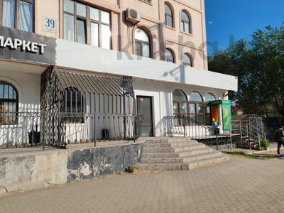Еркін, кеңселер, дүкендер мен бутиктер, қоймалар, сұлулық салондары, фитнес және спорт, медорталықтар мен дәріханалар, білім орталықтары, конференц-залдар, кабинеттер және жұмыс орындары · 538 м², бағасы: 1.2 млн ₸ в Актобе, мкр 8