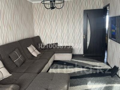 3-комнатная квартира · 61.5 м² · 5/5 этаж, Пришахтинск, 23й микрорайон 35 за 16 млн 〒 в Караганде, Алихана Бокейханова р-н