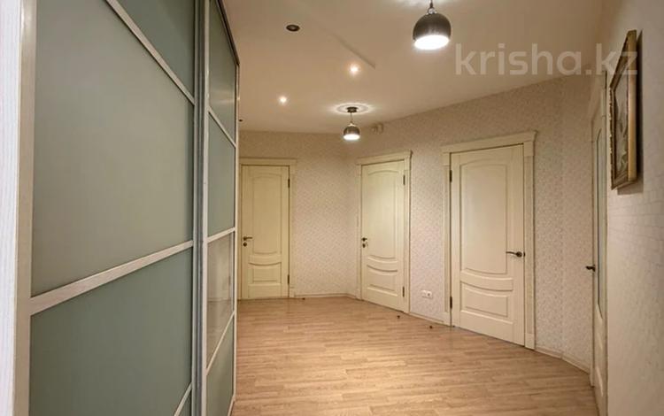 3-комнатная квартира · 120 м² · 3/7 этаж, Алии Молдагуловой 50в за 40 млн ₸ в Актобе — фото 2