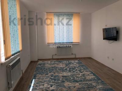Пәтерлер в Туркестанской обл.: 3-бөлмелі пәтер · 91.4 м² · 11/12 қабат, Жаңақала 27 — Напротив Мечеть, бағасы: 22 млн 〒 3-бөлмелі пәтер · 91.4 м² · 11/12 қабат, Жаңақала 27 — Напротив Мечеть, бағасы: 22 млн 〒 в Туркестане