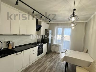 2-комнатная квартира · 75 м² · 3/9 этаж, проспект Абая за 300 000 ₸ в Уральске