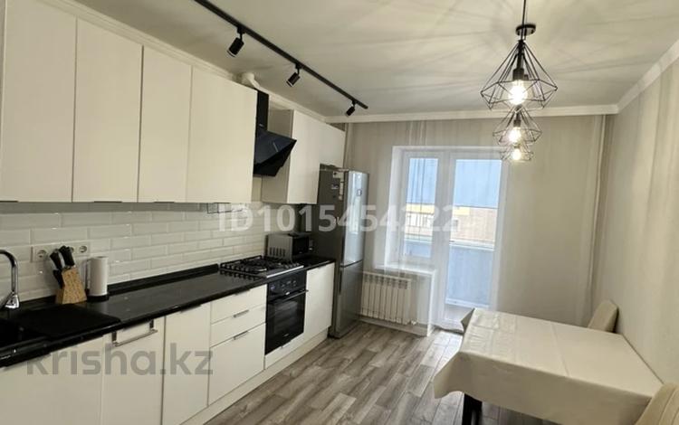 2-комнатная квартира · 75 м² · 3/9 этаж, проспект Абая за 300 000 ₸ в Уральске — фото 8