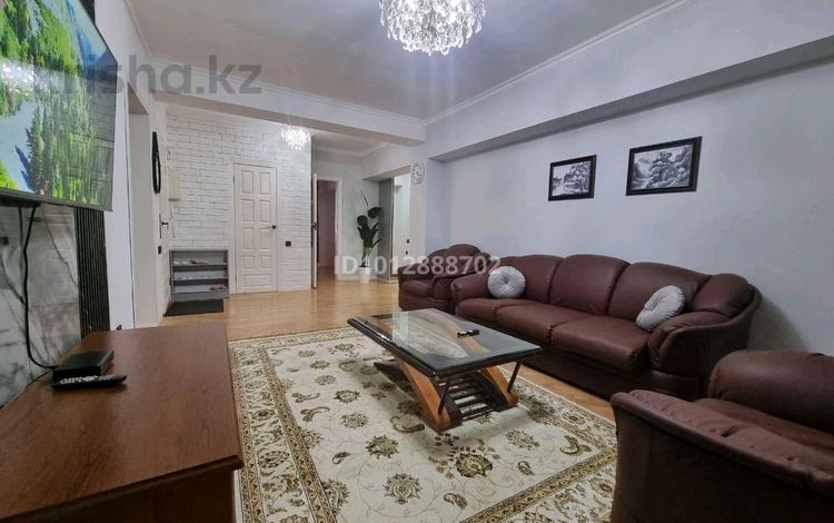 3-бөлмелі пәтер · 90 м² · 3/7 қабат, мкр Самал-1 39, бағасы: 35 000 ₸ в Алматы, Медеуский р-н — фото 2