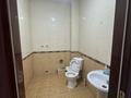 Свободное назначение, офисы, магазины и бутики, склады, салоны красоты, медцентры и аптеки, образование, развлечения, конференц-залы, кабинеты и рабочие места, студии · 100 м² за 300 000 ₸ в Астане, р-н Байконур — фото 4