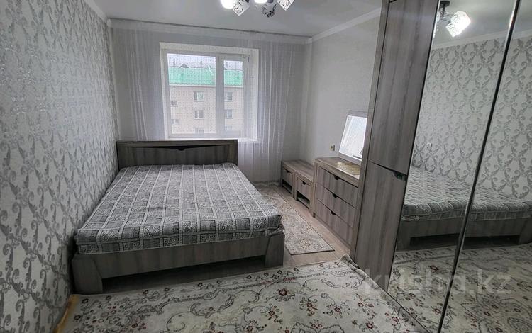 3-комнатная квартира, 65 м², 4/9 этаж посуточно, Абая 104 за 20 000 〒 в Уральске — фото 2