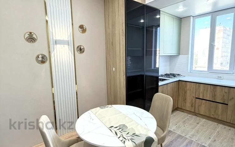 2-бөлмелі пәтер · 70 м² · 4/5 қабат, 7-ш/а. 12, бағасы: 13 000 ₸ в Актау, 7-й мкр — фото 13