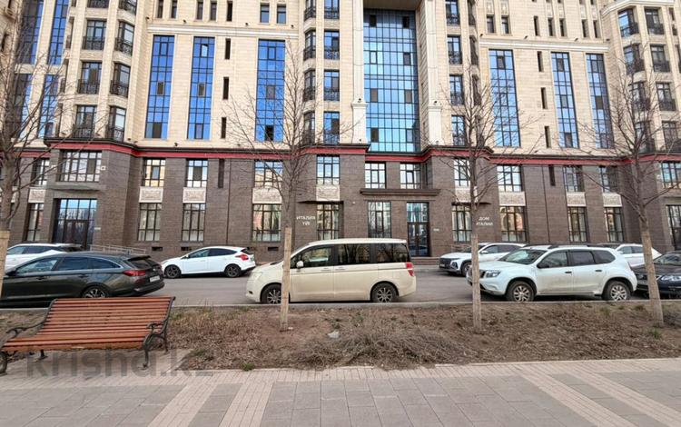 Свободное назначение, офисы, магазины и бутики, салоны красоты, фитнес и спорт, медцентры и аптеки, образование, развлечения, конференц-залы, кабинеты и рабочие места, студии · 360 м² за 3.6 млн ₸ в Астане — фото 4