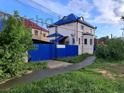Отдельный дом · 4 комнаты · 122 м² · 3.5 сот., Ескалиева 215 — Гостиница Саяхат за 49 млн ₸ в Уральске