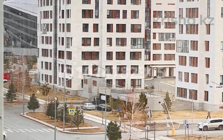 1-комнатная квартира · 39 м² · 5/8 этаж, Кабанбай Батыра 58Б за 270 000 ₸ в Астане, Есильский р-н — фото 2