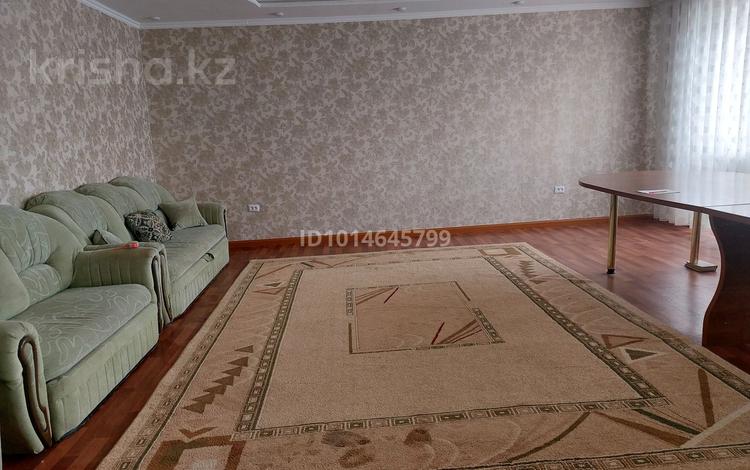 4-комнатная квартира · 100 м² · 3/5 этаж, Пушкина 5 за 350 000 ₸ в Жезказгане — фото 2