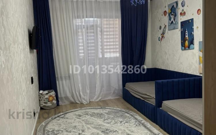 3-комнатная квартира · 80 м² · 1/5 этаж, Район Карагайлы 50 г блок 4 за 38 млн ₸ в Семее — фото 2