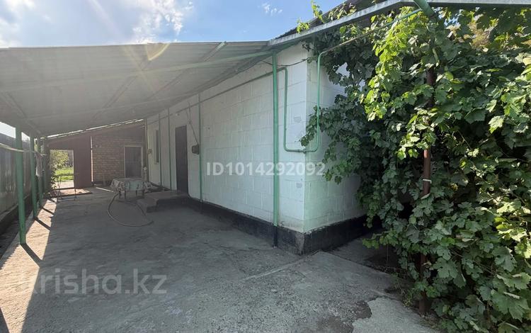 Отдельный дом · 3 комнаты · 80 м² · 8 сот., Рыскулова 245 — Между Толе би и Ленина за 35 млн ₸ в Кордае — фото 2