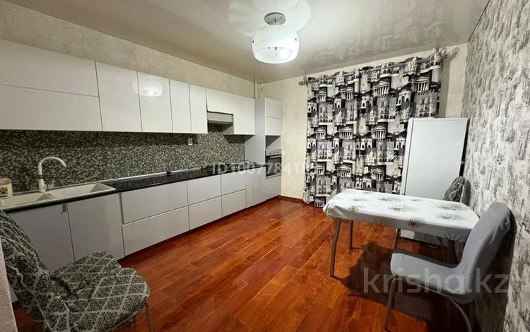 1-комнатная квартира · 51 м² · 1/9 этаж, мкр Кунаева 27 за 140 000 ₸ в Уральске — фото 2