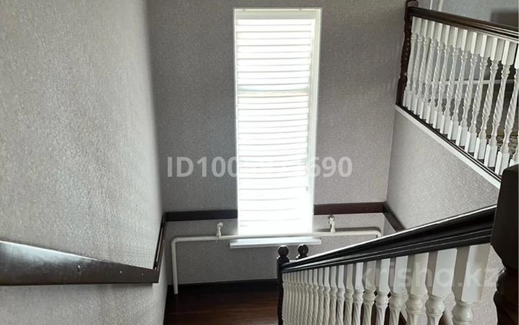 Отдельный дом · 5 комнат · 300 м², мкр Геолог, Жаналы 10к за 430 000 〒 в Атырау — фото 2