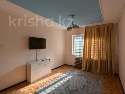 3-комнатная квартира, 70 м², 4/9 этаж, мкр Аксай-4 24 — Момышулы - Жубанова за ~ 40 млн 〒 в Алматы, Ауэзовский р-н