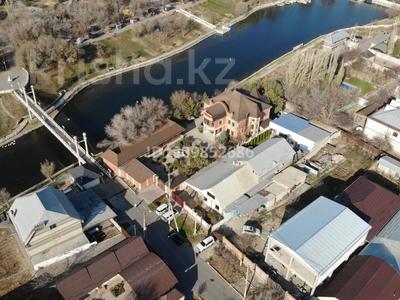 Свободное назначение, офисы, магазины и бутики, склады, общепит, салоны красоты, сельское хозяйство, бани, гостиницы и зоны отдыха, медцентры и аптеки, образование, развлечения · 1000 м² за 170 млн 〒 в Таразе