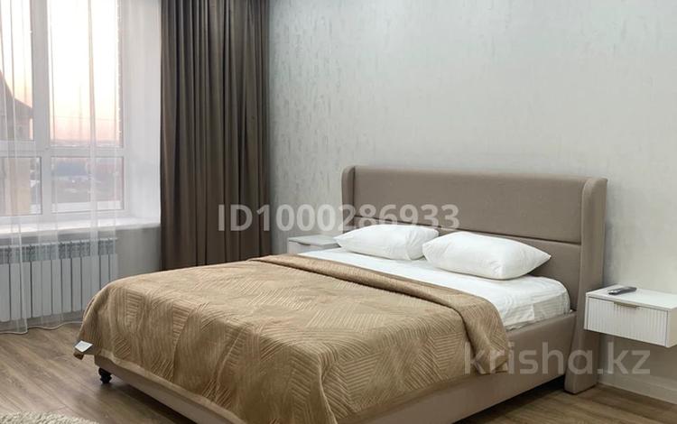 1-комнатная квартира · 56 м² · 5/9 этаж, мкр Жана Орда, Жуманиязова 97 — Ресторан - ARNAU, Paris - Lounge bar. за 20 000 ₸ в Уральске — фото 11
