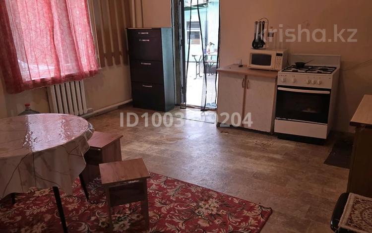 Отдельный дом · 1 комната · 48 м², мкр Тастак-2, Карасу 4а — Розыбакиева Шевченко за 150 000 〒 в Алматы, Алмалинский р-н — фото 2