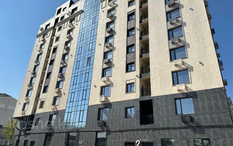 1-комнатная квартира · 72 м² · 8/9 этаж, Аманжолова 110 за 35.5 млн ₸ в Уральске — фото 2
