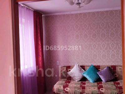 2-бөлмелі пәтер, 50 м², 3/5 қабат тәулігіне, Майкудук, Майкудук, 16й микрорайон 25, бағасы: 8 000 〒 в Караганде, Алихана Бокейханова р-н