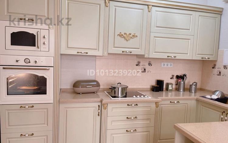 3-комнатная квартира · 80 м² · 9/16 этаж, Навои 208 — Торайгырова за 68.5 млн ₸ в Алматы, Бостандыкский р-н — фото 17