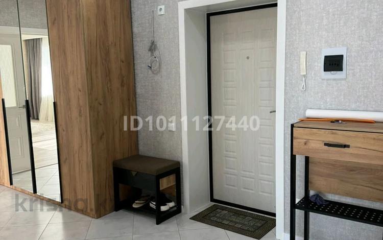 2-бөлмелі пәтер · 71 м² · 9/9 қабат, мкр. Алтын орда, Мкр. Ораза Татеулы 15, бағасы: ~ 29.6 млн ₸ в Актобе — фото 2
