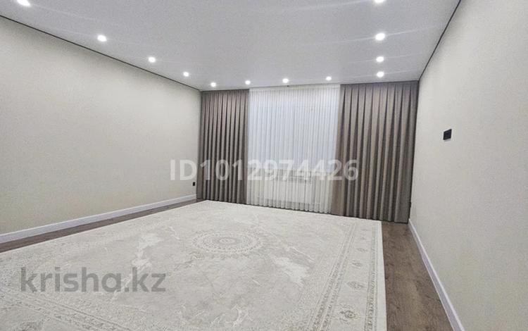 1-бөлмелі пәтер · 67.4 м² · 5/9 қабат, мкр. Алтын орда 19 Г — Тәуелсіздік, бағасы: 26 млн ₸ в Актобе — фото 2