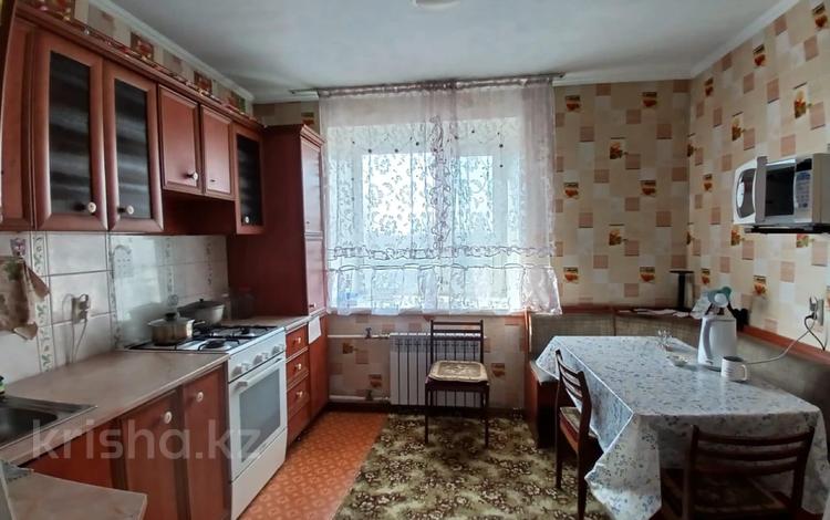 3-комнатная квартира · 66 м² · 3/3 этаж, Набережная 1 переулок за 17.5 млн ₸ в Семее — фото 2