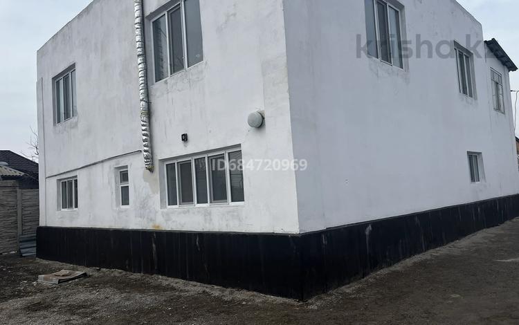 Отдельный дом • 9 комнат • 200 м² • 8 сот., Байгисиева 62А за 45 млн 〒 в Таразе — фото 2
