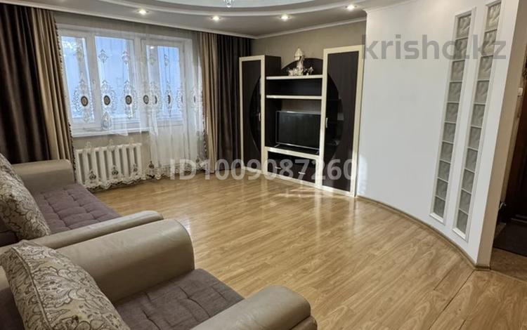 4-комнатная квартира · 80.7 м² · 6/9 этаж, Дулатова 167 — Центр за 40 млн 〒 в Семее — фото 2