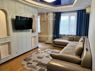 3-бөлмелі пәтер · 80 м² · 3/9 қабат · ай сайын, Мира 78/7 — Магазин шик, бағасы: 200 000 〒 в Темиртау