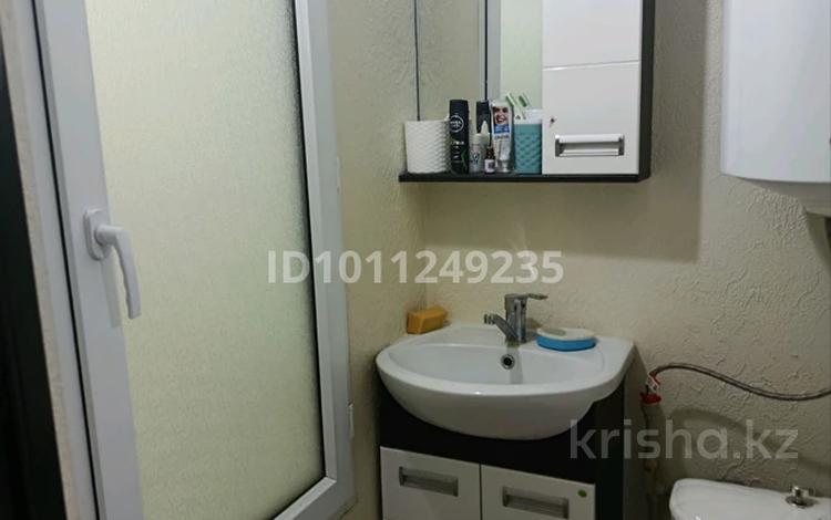 2-комнатная квартира · 45.9 м² · 2/5 этаж, байзак батыра 207 — 21 садик.жд вокзал за 16 млн ₸ в Таразе — фото 2
