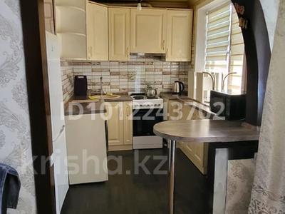 2-комнатная квартира · 51 м² · 5/5 этаж, 12-й мкр. 17 за 10 000 ₸ в Караганде