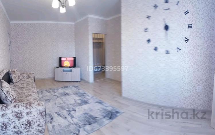 2-комнатная квартира, 44 м², 2/4 этаж по часам, мкр Новый Город, Бухар-Жырау 41 — Алиханова за 1 000 〒 в Караганде, Казыбек би р-н — фото 2