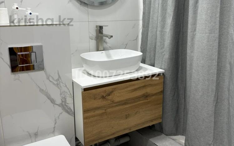 2-бөлмелі пәтер · 45 м² · 4/5 қабат, Сатпаева 118, бағасы: 12 000 ₸ — фото 2