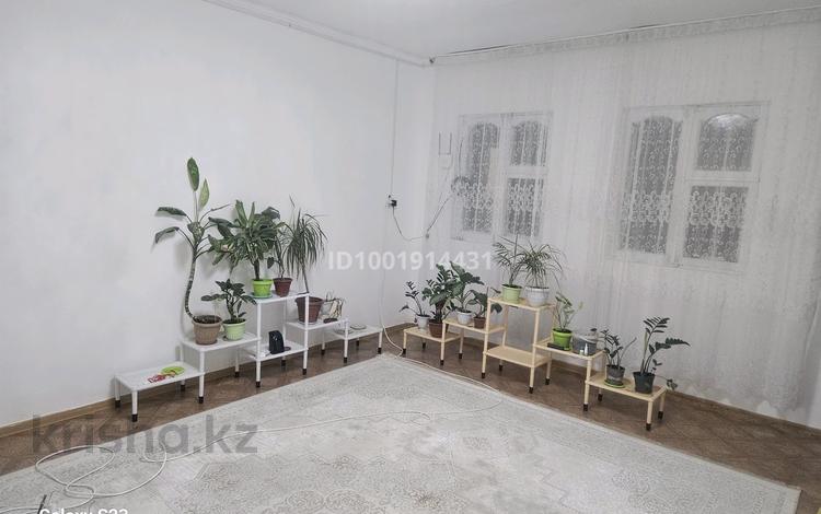 Отдельный дом · 3 комнаты · 60 м² · 10 сот., мкр Кокарна, 1 15 за 10 млн 〒 в Атырау — фото 2