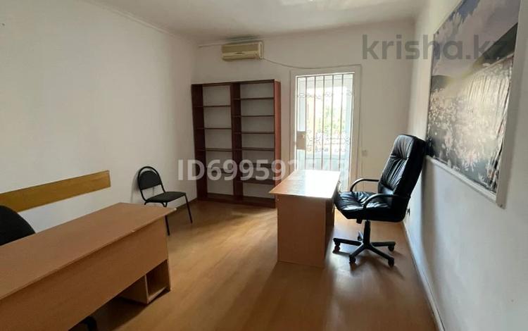 Офисы, кабинеты и рабочие места · 16 м² за 70 000 ₸ в Астане, р-н Байконур — фото 11