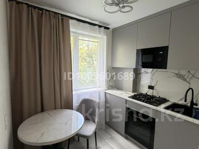 2-бөлмелі пәтер · 45 м² · 3/5 қабат, Жаңа қала ш/а., Ерубаева 52 — ТД Азат, бағасы: 300 000 ₸ в Караганде, Казыбек би р-н