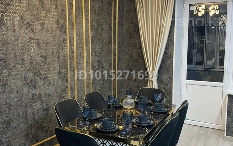2-бөлмелі пәтер · 75 м² · 8/9 қабат, Қонаев ш/а. 52/2, бағасы: 300 000 ₸ в Уральске, мкр Кунаева — фото 2