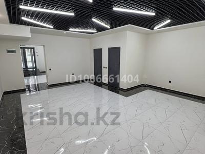 Офисы, магазины и бутики, салоны красоты, медцентры и аптеки, конференц-залы, кабинеты и рабочие места, студии · 90 м² за 600 000 〒 в Кокшетау
