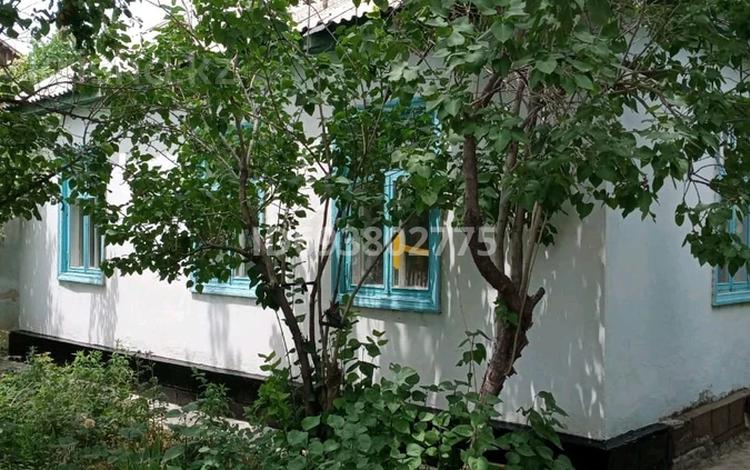 Отдельный дом • 2 комнаты • 60 м² • 7 сот., Жаркымбекова 32 — Абая за 3.8 млн 〒 в Каратау — фото 2