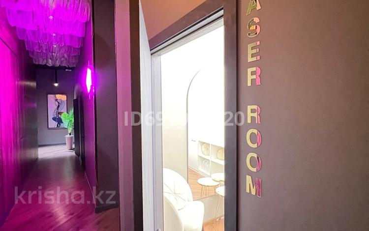 Салоны красоты, кабинеты и рабочие места, студии · 18 м² за 250 000 ₸ в Шымкенте, Туран р-н — фото 2