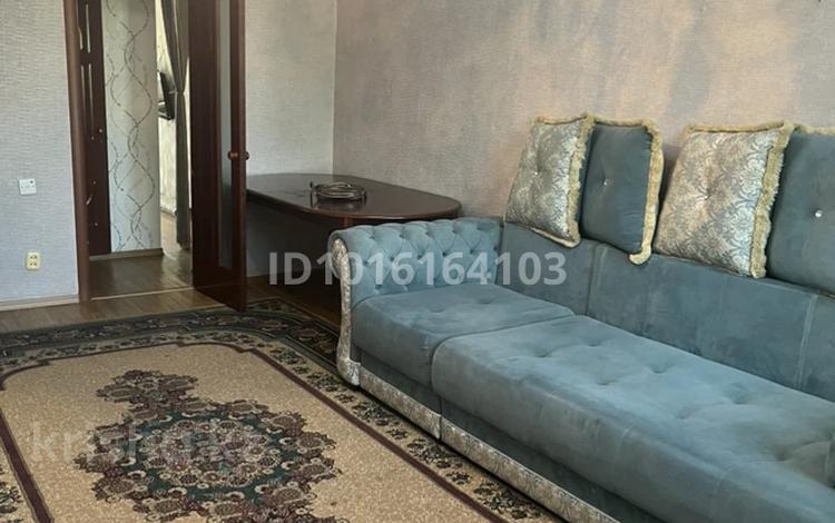 2-комнатная квартира · 48 м² · 3/5 этаж, Майкудук, 19й микрорайон 50 за 150 000 ₸ в Караганде, Алихана Бокейханова р-н — фото 2