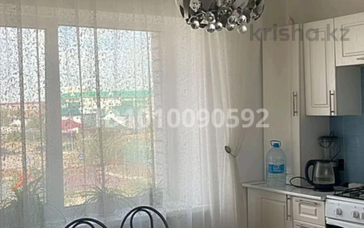 2-бөлмелі пәтер · 65 м² · 3/9 қабат, мкр. Зачаганск пгт 108\6, бағасы: 160 000 ₸ в Уральске — фото 2