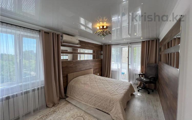 2-комнатная квартира · 42.7 м² · 4/5 этаж, мкр Новый Город, Абдирова за 22 млн ₸ в Караганде, Казыбек би р-н — фото 2