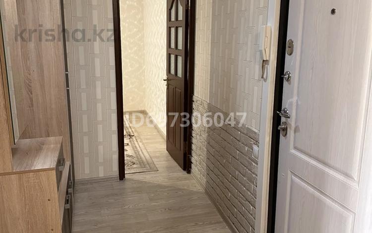 2-комнатная квартира · 57 м² · 4/5 этаж, мкр Аксай-4 77 за 270 000 ₸ в Алматы, Ауэзовский р-н — фото 2