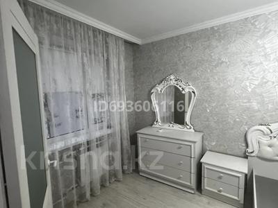 3-комнатная квартира, 57 м², 2/5 этаж помесячно, Нуркен абдирова 6 за 280 000 〒 в Караганде